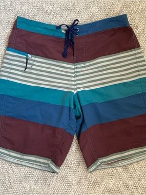 Patagonia Wavefarer Board Shorts Men’s Striped Blue Maroon Swim Trunks Size 34